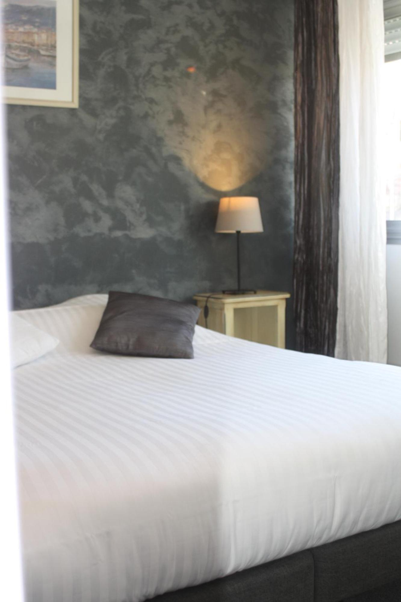Logis Hotel Du Midi Salon-de-Provence Exteriér fotografie