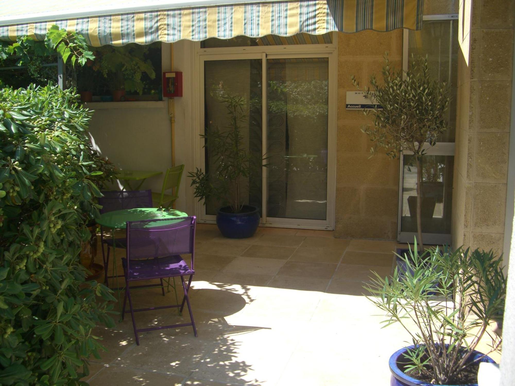 Logis Hotel Du Midi Salon-de-Provence Exteriér fotografie